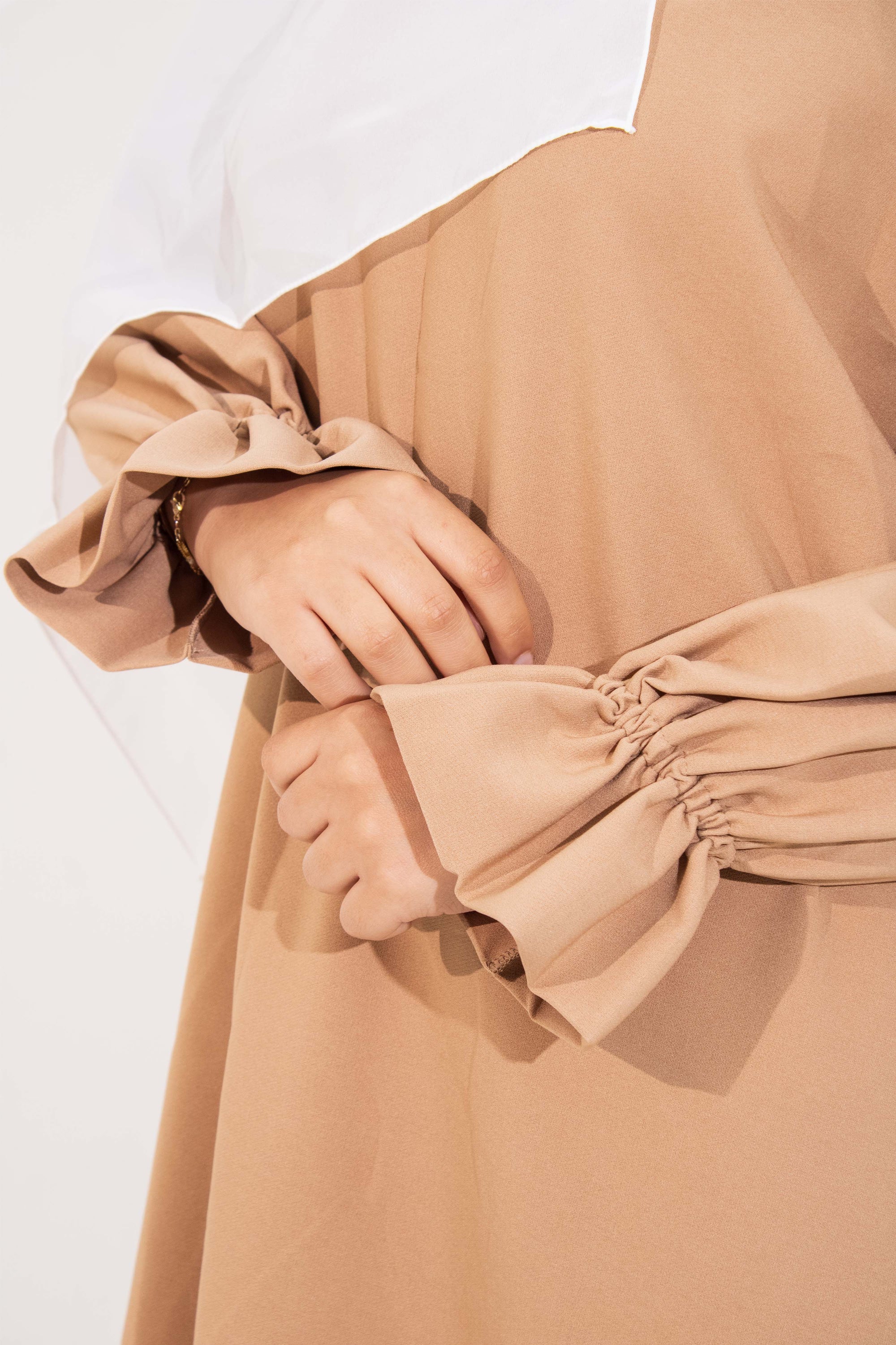 Coffee Poet Sleeve Abaya