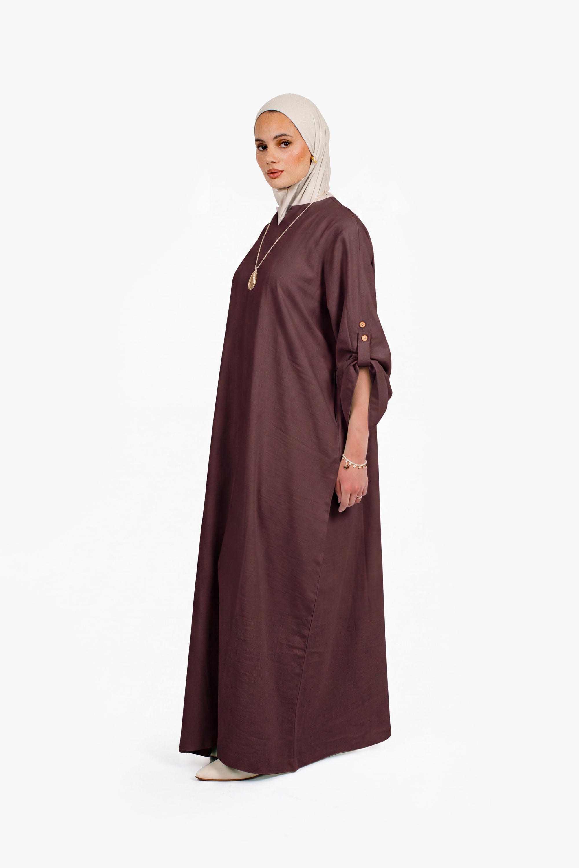 Ecru-weiße Leinen-Baumwoll-Abaya mit Knöpfen an den Ärmeln