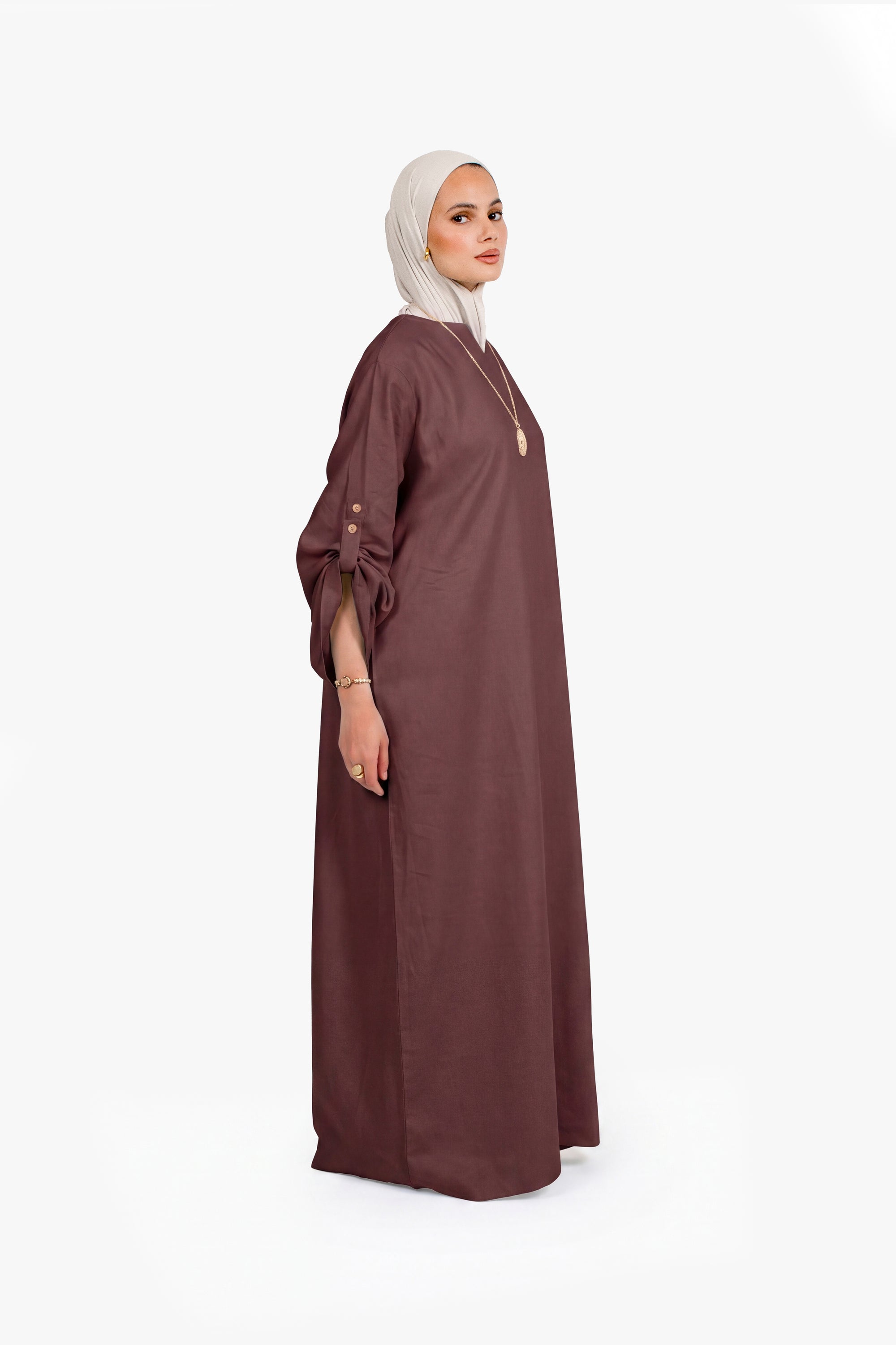 Ecru-weiße Leinen-Baumwoll-Abaya mit Knöpfen an den Ärmeln